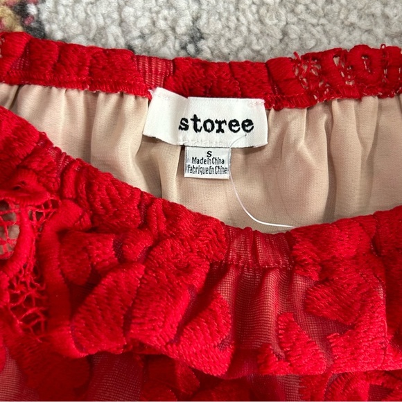 Storee Off The Shoulder Red Lace Shift Dress Size Small - Picture 10 of 11